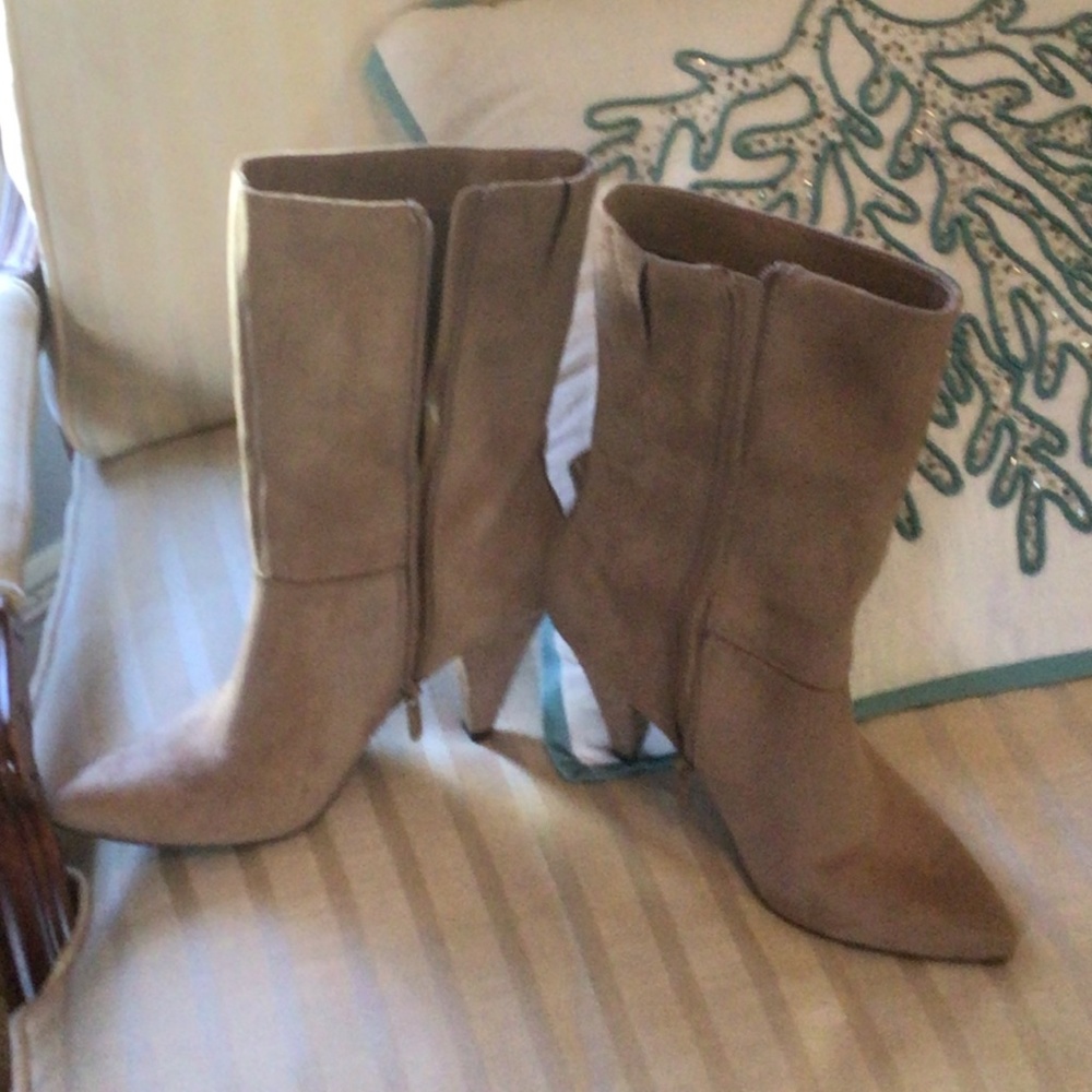 Womens Impo Terra Faux Suede High Booties in Camel sz 7 NWOT